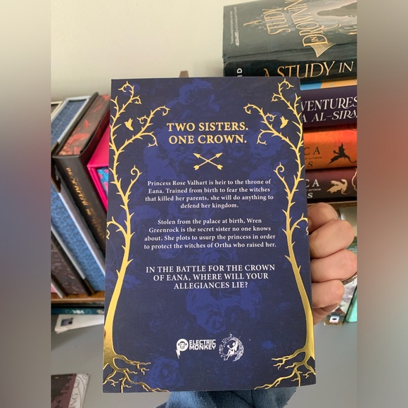 Fairyloot Twin Crowns Special Edition - Picture 3 of 4